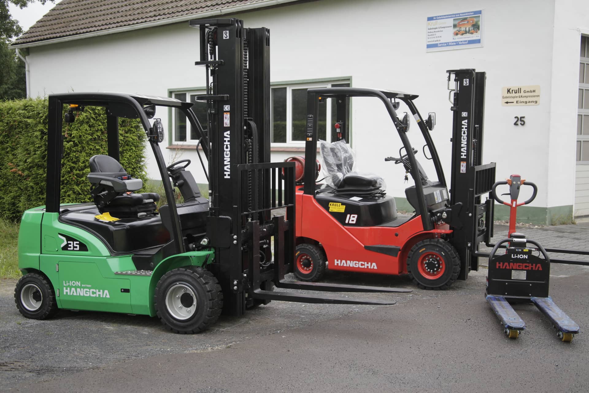 Grüner und roter Gabelstapler von Hangcha